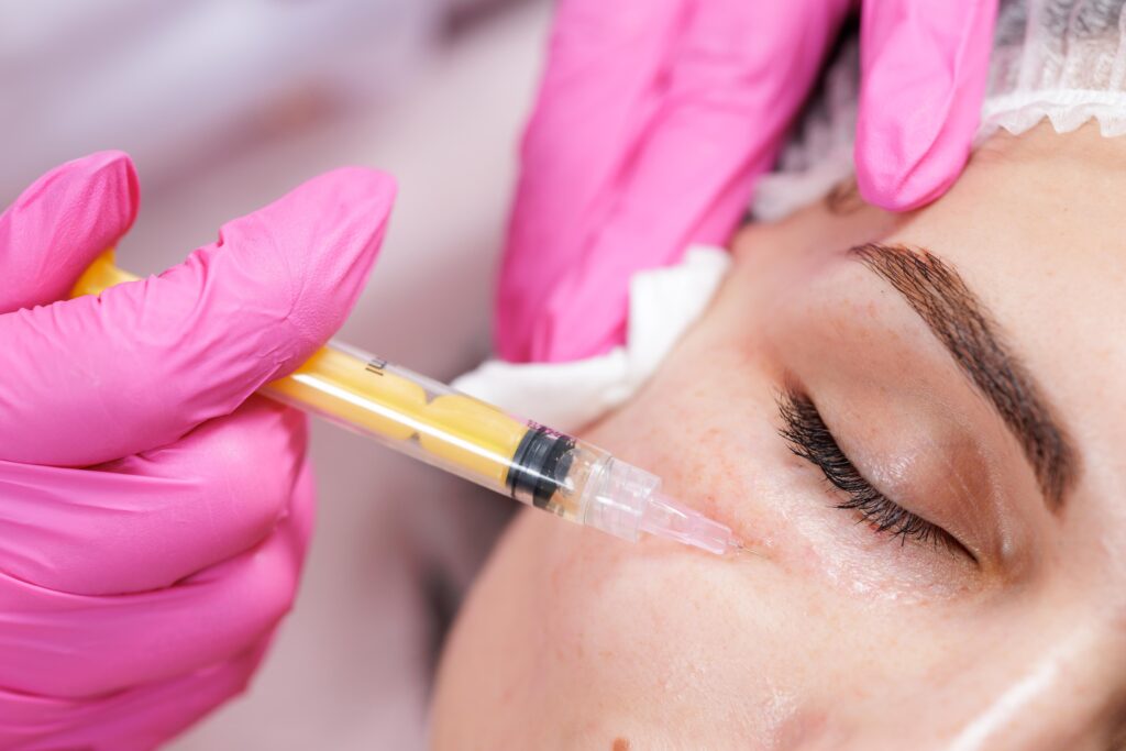 مزوژل زیر چشم؛ کاهش تیرگی و بهبود شادابی پوست